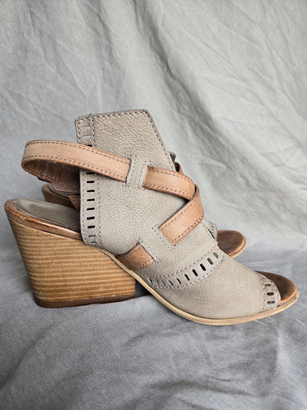 Miz Mooz Beige & Tan Leather Strappy Wedge Sandals Size 38 - Picture 4 of 13